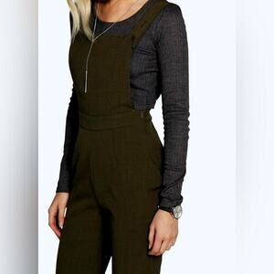 Boohoo black overalls jumpsuit - size 10